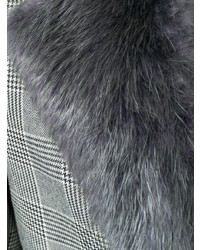 dunkelgrauer Mantel mit einem Pelzkragen mit Karomuster von Thom Browne