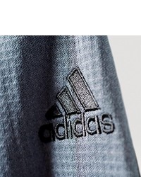 dunkelgrauer Pullover mit einem Kapuze von adidas