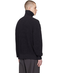 dunkelgrauer Pullover mit einem Reißverschluss am Kragen von RAINMAKER KYOTO