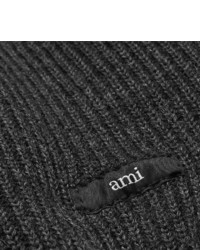 dunkelgrauer Pullover mit einem Reißverschluss am Kragen von Ami
