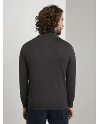 dunkelgrauer Pullover mit einem Reißverschluss am Kragen von Tom Tailor