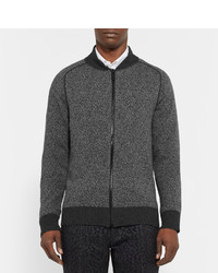 dunkelgrauer Pullover mit einem Reißverschluß von Calvin Klein