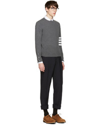 dunkelgrauer Pullover mit einem Rundhalsausschnitt von Thom Browne