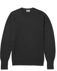 dunkelgrauer Pullover mit einem Rundhalsausschnitt