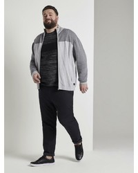 dunkelgrauer Pullover mit einem Rundhalsausschnitt von TOM TAILOR Men Plus