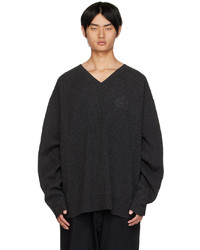 dunkelgrauer Pullover mit einem V-Ausschnitt von Balenciaga