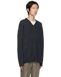 dunkelgrauer Pullover mit einem V-Ausschnitt von Acne Studios