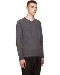 dunkelgrauer Pullover mit einem V-Ausschnitt von Wooyoungmi