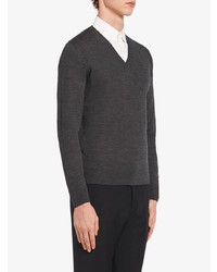 dunkelgrauer Pullover mit einem V-Ausschnitt von Prada