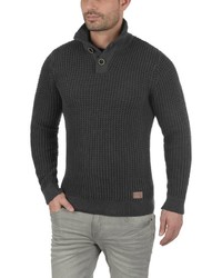 dunkelgrauer Pullover mit einem zugeknöpften Kragen von BLEND