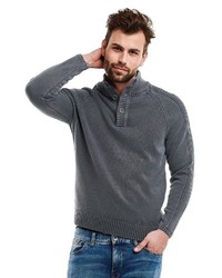 dunkelgrauer Pullover mit einem zugeknöpften Kragen von ENGBERS