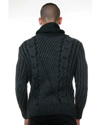 dunkelgrauer Pullover mit einer weiten Rollkragen von EX-PENT