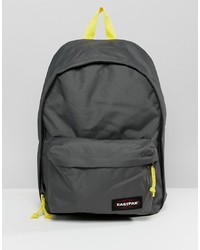 dunkelgrauer Rucksack von Eastpak