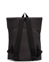 dunkelgrauer Rucksack von Homme Plissé Issey Miyake