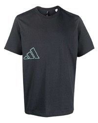 dunkelgraues bedrucktes T-Shirt mit einem Rundhalsausschnitt von adidas