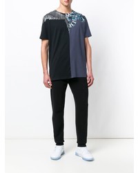 dunkelgraues bedrucktes T-Shirt mit einem Rundhalsausschnitt von Marcelo Burlon County of Milan