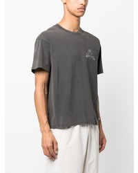 dunkelgraues bedrucktes T-Shirt mit einem Rundhalsausschnitt von Satisfy
