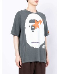 dunkelgraues bedrucktes T-Shirt mit einem Rundhalsausschnitt von A Bathing Ape