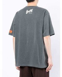 dunkelgraues bedrucktes T-Shirt mit einem Rundhalsausschnitt von A Bathing Ape