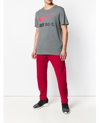 dunkelgraues bedrucktes T-Shirt mit einem Rundhalsausschnitt von Nike