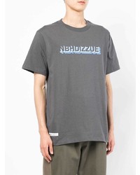 dunkelgraues bedrucktes T-Shirt mit einem Rundhalsausschnitt von Izzue