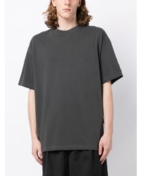 dunkelgraues bedrucktes T-Shirt mit einem Rundhalsausschnitt von Stance