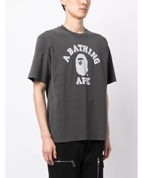 dunkelgraues bedrucktes T-Shirt mit einem Rundhalsausschnitt von A Bathing Ape