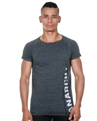 dunkelgraues bedrucktes T-Shirt mit einem Rundhalsausschnitt von MADMEXT