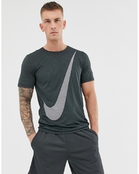 dunkelgraues bedrucktes T-Shirt mit einem Rundhalsausschnitt von Nike Training