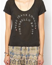 dunkelgraues bedrucktes T-Shirt mit einem Rundhalsausschnitt von Pepe Jeans