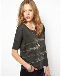dunkelgraues bedrucktes T-Shirt mit einem Rundhalsausschnitt von Pepe Jeans