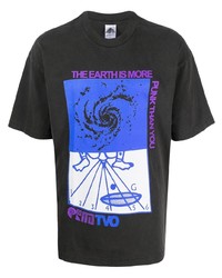 dunkelgraues bedrucktes T-Shirt mit einem Rundhalsausschnitt von Prmtvo