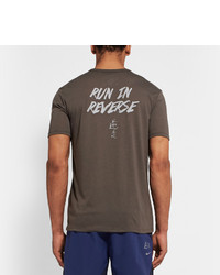 dunkelgraues bedrucktes T-Shirt mit einem Rundhalsausschnitt von Nike