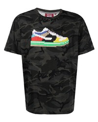 dunkelgraues Camouflage T-Shirt mit einem Rundhalsausschnitt von Mostly Heard Rarely Seen 8-Bit