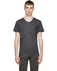 dunkelgraues T-Shirt mit einem Rundhalsausschnitt mit Chevron-Muster