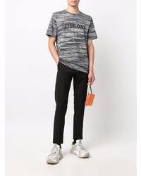 dunkelgraues horizontal gestreiftes T-Shirt mit einem Rundhalsausschnitt von Missoni