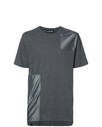 dunkelgraues T-Shirt mit einem Rundhalsausschnitt mit Flicken