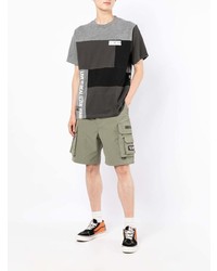 dunkelgraues T-Shirt mit einem Rundhalsausschnitt mit Flicken von Izzue