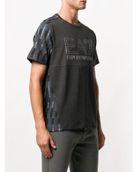 dunkelgraues T-Shirt mit einem Rundhalsausschnitt mit geometrischem Muster von Ea7 Emporio Armani