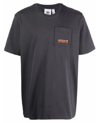 dunkelgraues T-Shirt mit einem Rundhalsausschnitt von adidas