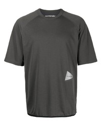 dunkelgraues T-Shirt mit einem Rundhalsausschnitt von And Wander