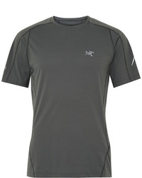 dunkelgraues T-Shirt mit einem Rundhalsausschnitt von Arc'teryx