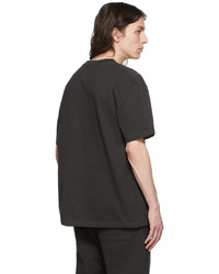 dunkelgraues T-Shirt mit einem Rundhalsausschnitt von Suicoke