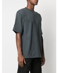 dunkelgraues T-Shirt mit einem Rundhalsausschnitt von GR10K