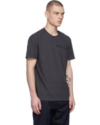 dunkelgraues T-Shirt mit einem Rundhalsausschnitt von Alexander McQueen