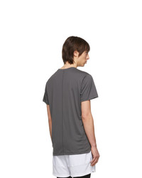 dunkelgraues T-Shirt mit einem Rundhalsausschnitt von Asics