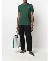 dunkelgraues T-Shirt mit einem Rundhalsausschnitt von Fred Perry