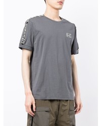 dunkelgraues T-Shirt mit einem Rundhalsausschnitt von Ea7 Emporio Armani