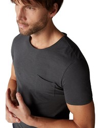 dunkelgraues T-Shirt mit einem Rundhalsausschnitt von Marc O'Polo