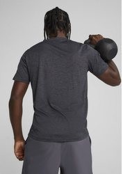dunkelgraues T-Shirt mit einem Rundhalsausschnitt von Puma